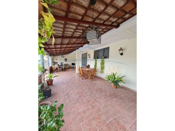 Tirane, shitet Vile , 194 m² 400.000 € (KOMBINAT)
