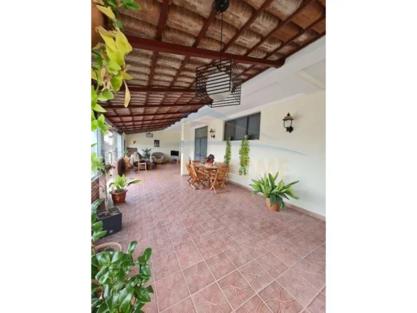 Tirane, shitet Vile , 194 m² 400.000 € (KOMBINAT)