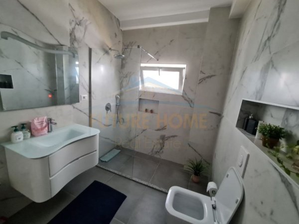 Tirane, shitet Vile , 194 m² 400.000 € (KOMBINAT)