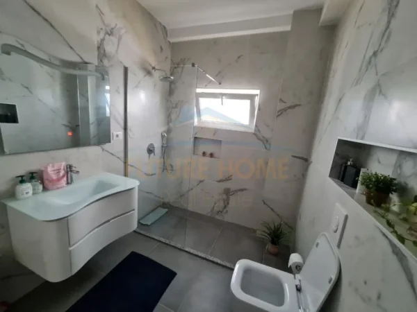 Tirane, shitet Vile , 194 m² 400.000 € (KOMBINAT)