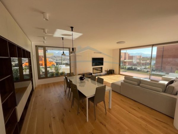 Tirane, shitet Vile , 1.082 m² 1.200.000 € (TEG)