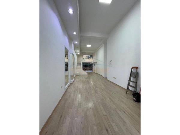 Tirane, jepet me qera ambjent biznesi Kati 0, 71 m² 1.300 € (Rruga e Kavajës)