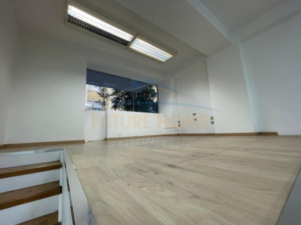 Tirane, jepet me qera ambjent biznesi Kati 0, 71 m² 1.300 € (Rruga e Kavajës)