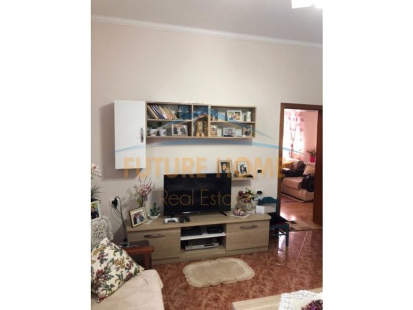 Tirane, shitet Vile , 370 m² 210.000 € (INSTITUT)