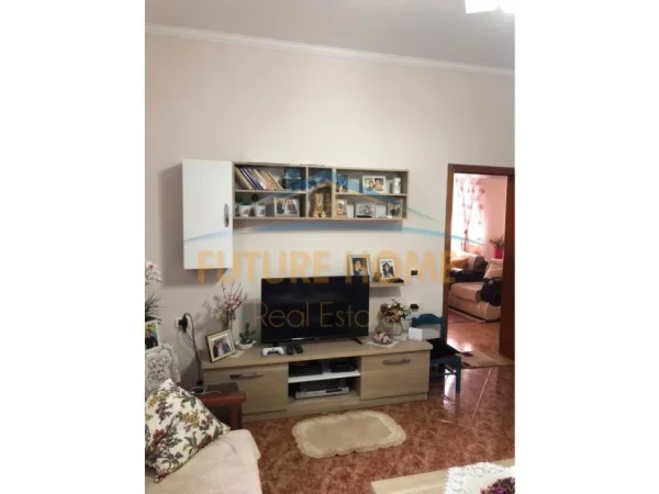 Tirane, shitet Vile , 370 m² 210.000 € (INSTITUT)