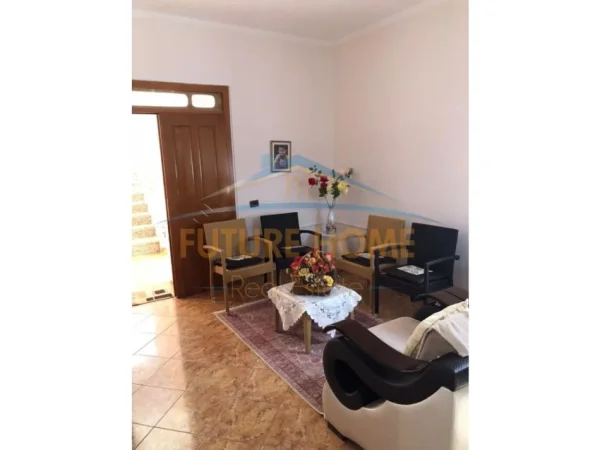 Tirane, shitet Vile , 370 m² 210.000 € (INSTITUT)