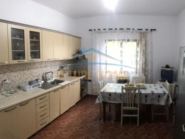 Tirane, shitet Vile , 370 m² 210.000 € (INSTITUT)