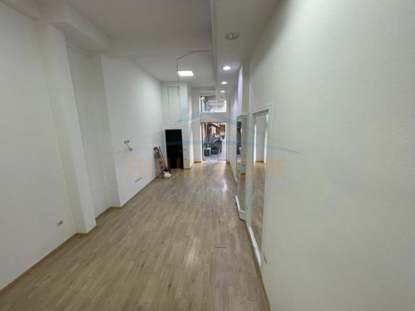 Tirane, jepet me qera ambjent biznesi Kati 0, 71 m² 1.300 € (Rruga e Kavajes)