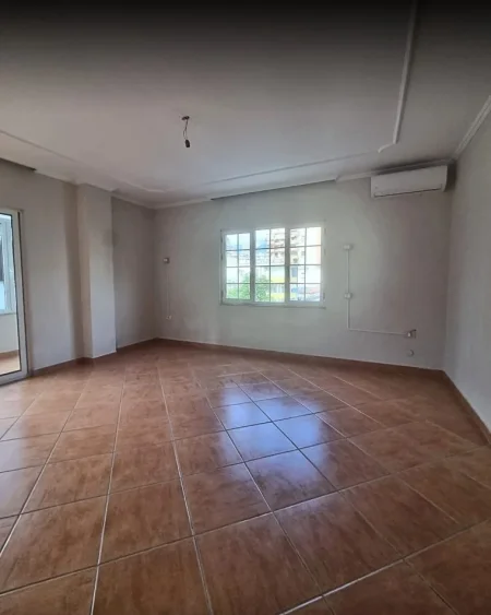 Tirane, jepet me qera ambjent biznesi , 178 m² 1.700 € 