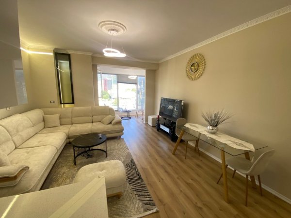 Tirane, jepet me qera apartament 1+1+Ballkon Kati 6, 75 m² 650 € 