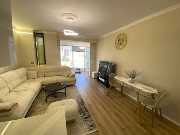 Tirane, jepet me qera apartament 1+1+Ballkon Kati 6, 75 m² 650 € 