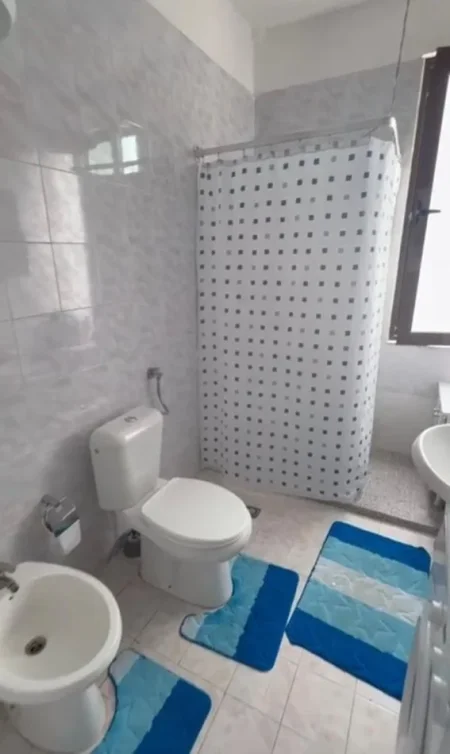 Tirane, jepet me qera apartament 3+1+Ballkon Kati 5, 120 m² 50.000 leke