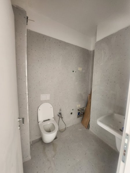 Tirane, jepet me qera apartament 1+1 Kati 7, 70 m² 700 € (Rruga e Durrsit)