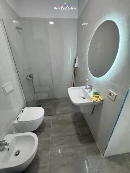 Tirane, jepet me qera apartament 1+1+Ballkon Kati 1, 65 m² 650 € (mine peza)