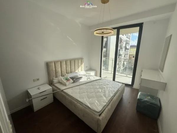 Tirane, jepet me qera apartament 1+1+Ballkon Kati 1, 65 m² 650 € (mine peza)