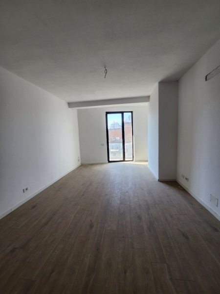 Tirane, jepet me qera apartament 3+1 , 120 m² 1.200 € (Rruga e Durrsit)