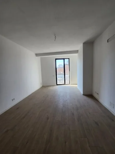 Tirane, jepet me qera apartament 3+1 , 120 m² 1.200 € (Rruga e Durrsit)