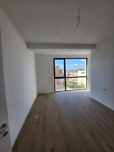 Tirane, jepet me qera apartament 3+1 , 120 m² 1.200 € (Rruga e Durrsit)