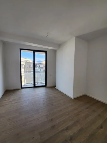 Tirane, jepet me qera apartament 3+1 , 120 m² 1.200 € (Rruga e Durrsit)
