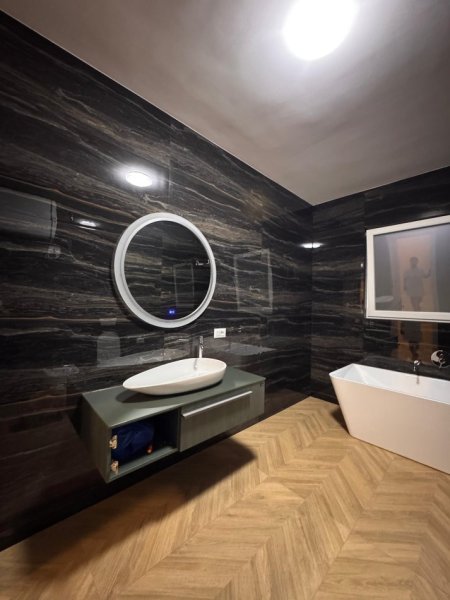 Tirane, jepet me qera Vile 2+1 Kati 0, 145 m² 1.100 € (pallati brigadave)
