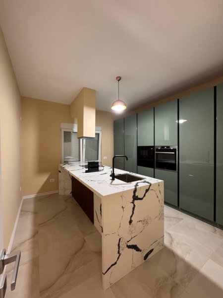 Tirane, jepet me qera Vile 2+1 Kati 0, 145 m² 1.100 € (pallati brigadave)
