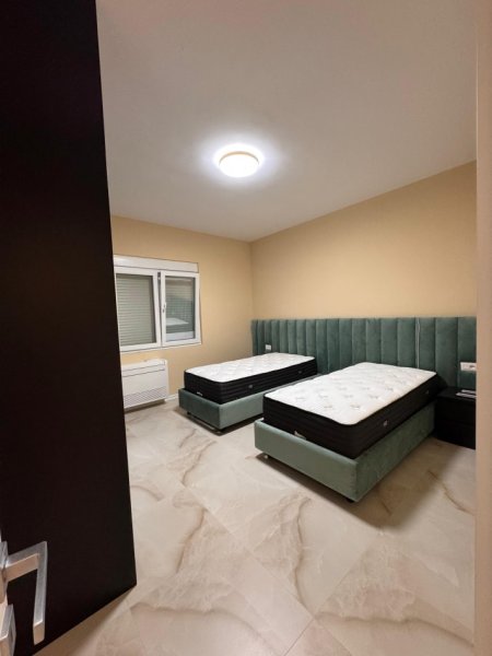 Tirane, jepet me qera Vile 2+1 Kati 0, 145 m² 1.100 € (pallati brigadave)