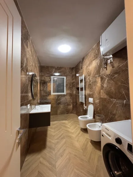 Tirane, jepet me qera Vile 2+1 Kati 0, 145 m² 1.100 € (pallati brigadave)