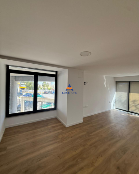 Tirane, jepet me qera ambjent biznesi Kati 3, 1.100 m² 2.596 € (KASHAR)