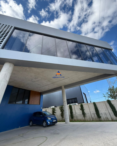 Tirane, jepet me qera ambjent biznesi Kati 3, 1.100 m² 2.596 € (KASHAR)