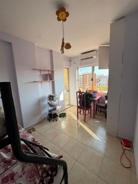 Tirane, shitet apartament 1+1 Kati 9, 75 m² 92.000 € (Rruga Nazir Gorica)