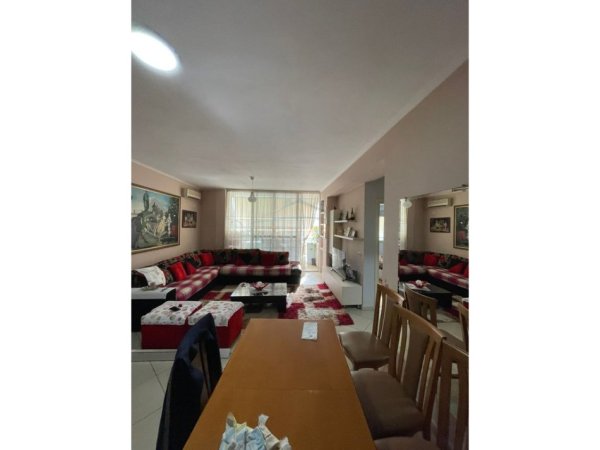 Tirane, shitet apartament 2+1+Ballkon Kati 4, 97 m² 175.000 € (EEUGA BILL KLINTON)