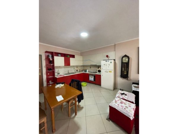 Tirane, shitet apartament 2+1+Ballkon Kati 4, 97 m² 175.000 € (EEUGA BILL KLINTON)