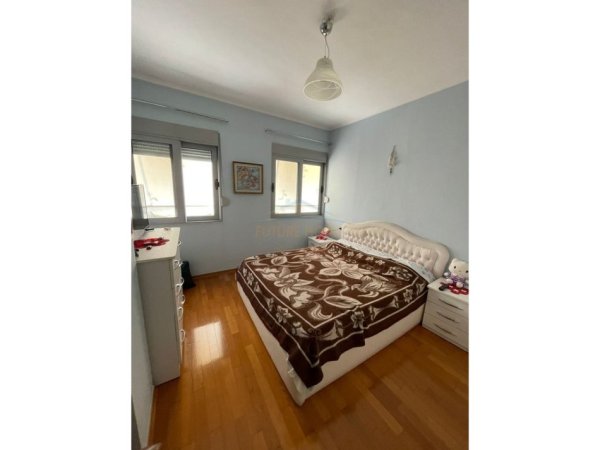 Tirane, shitet apartament 2+1+Ballkon Kati 4, 97 m² 175.000 € (EEUGA BILL KLINTON)