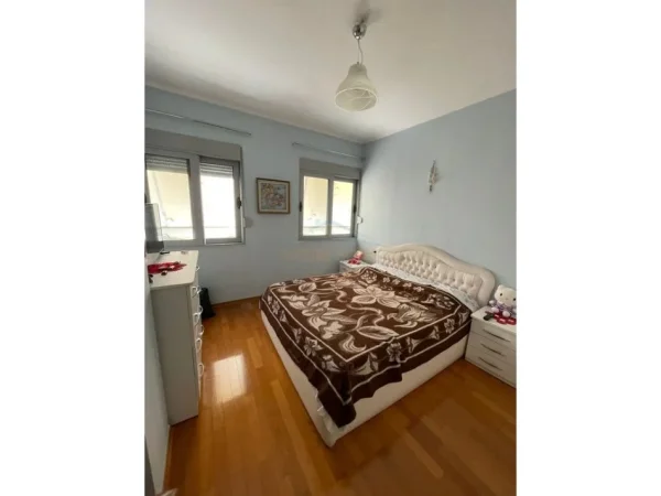 Tirane, shitet apartament 2+1+Ballkon Kati 4, 97 m² 175.000 € (EEUGA BILL KLINTON)