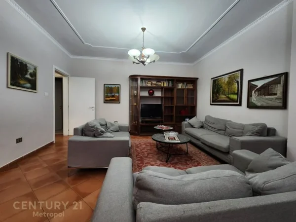 Tirane, jepet me qera apartament 2+1 Kati 8, 120 m² 750 € (JEPET ME QERA APARTAMENT 2+1 TEK RRUGA MUHAMET GJOLLESHA!)