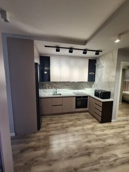 Tirane, jepet me qera apartament 2+1+2+Ballkon Kati 5, 100 m² 1.100 € (Quartum Residence, Rruga Panorama)