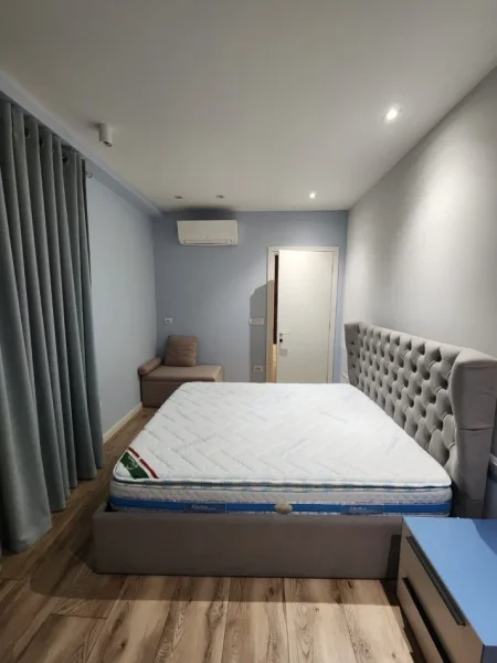 Tirane, jepet me qera apartament 2+1+2+Ballkon Kati 5, 100 m² 1.100 € (Quartum Residence, Rruga Panorama)