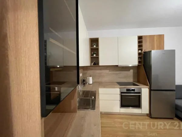 Tirane, jepet me qera apartament 2+1 Kati 1, 115 m² 700 € (21 Dhjetori)