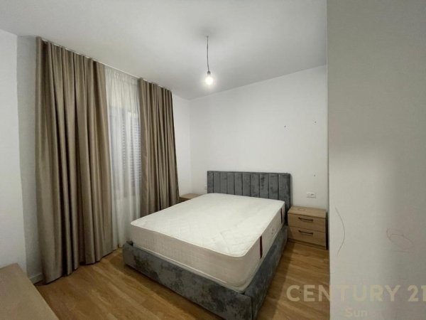 Tirane, jepet me qera apartament 2+1 Kati 1, 115 m² 700 € (21 Dhjetori)