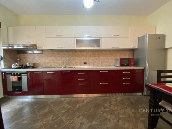 Tirane, jepet me qera apartament 2+1 Kati 2, 100 m² 600 € (Xhamlliku)