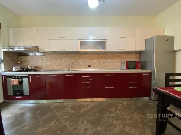 Tirane, jepet me qera apartament 2+1 Kati 2, 100 m² 600 € (Xhamlliku)