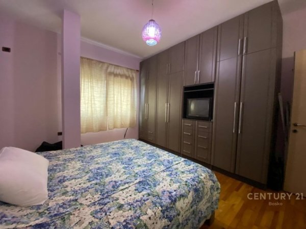 Tirane, jepet me qera apartament 2+1 Kati 2, 100 m² 600 € (Xhamlliku)