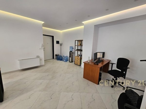 Tirane, jepet me qera zyre Kati 2, 115 m² 1.500 € (Kompleksi Dinamo)