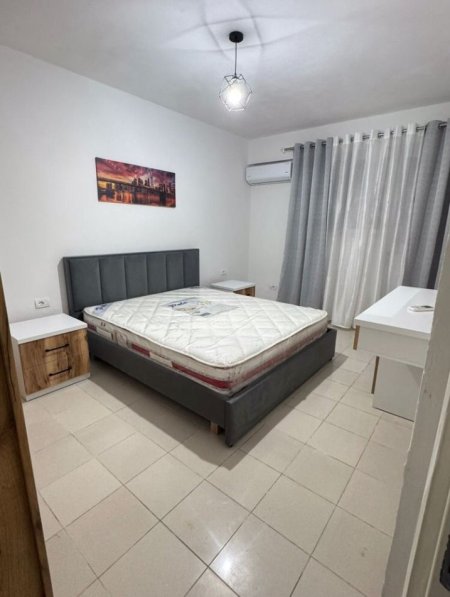 Tirane, jepet me qera apartament 1+1 Kati 1, 50 m² 450 € (Tek Kupola, Laprake, Rruga Pandi Dardha.)