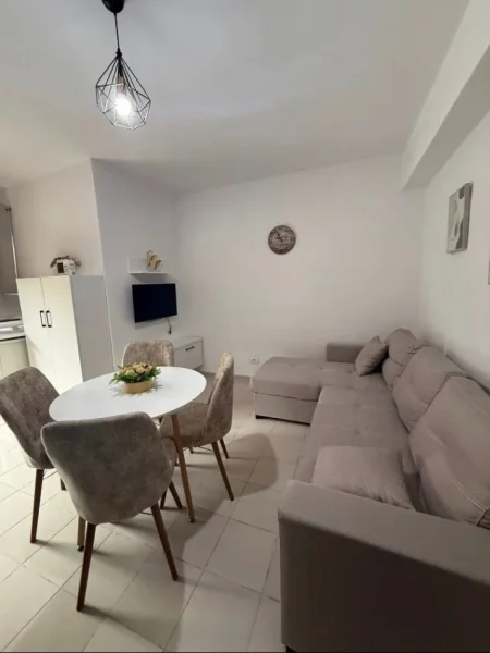 Tirane, jepet me qera apartament 1+1 Kati 1, 50 m² 450 € (Laprake, tek KUPOLA, rruga Pandi Dardha)