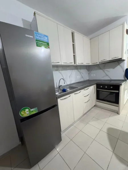 Tirane, jepet me qera apartament 1+1 Kati 1, 50 m² 450 € (Laprake, tek KUPOLA, rruga Pandi Dardha)