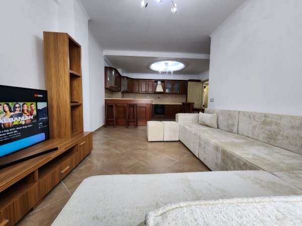 Me Qira Apartament💫: 2+1+1Wc & 1 Ballkone Mundesi Parkimi me Qera || 📍 Qender ,Rruga Fortuzi || 720€/Muaj