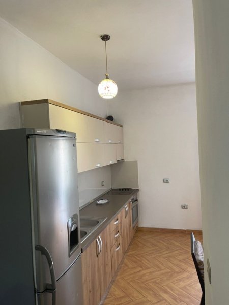 Tirane, jepet me qera apartament 2+1 Kati 2, 90 m² 450 € (laprake)