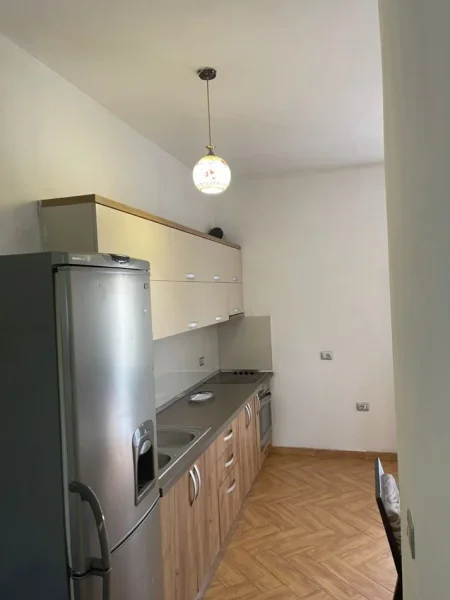 Tirane, jepet me qera apartament 2+1 Kati 2, 90 m² 450 € (laprake)