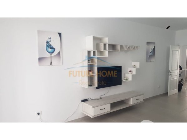 Tirane, jepet me qera apartament 2+1+Ballkon Kati 5, 110 m² 750 € (Rr.e Dibres)